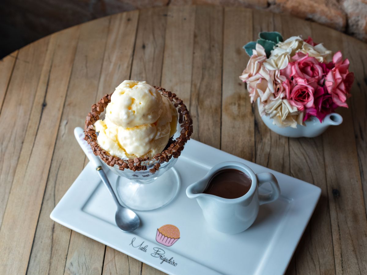 Scoops of ice cream served with chocolate sauce